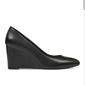 Nine West Black Wedge Heels size 9